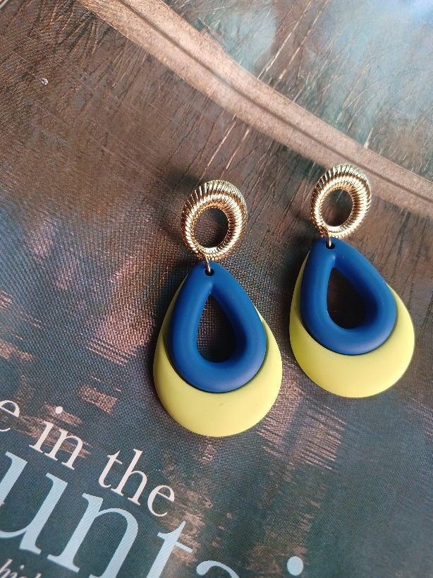 Two tone hoop loops